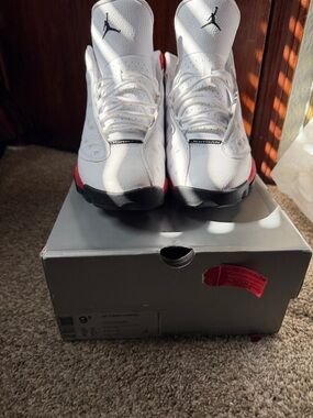 Retro Jordan men’s 9.5. Excellent condition just too small for me.